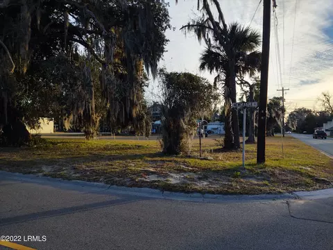 1115 Newcastle St, Beaufort, SC 29902