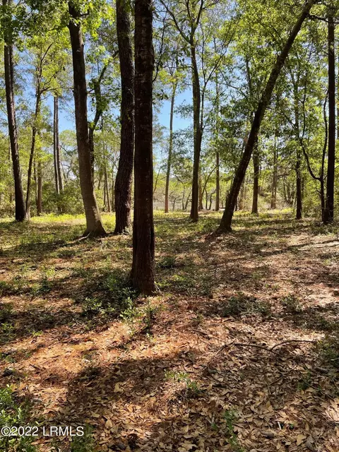14 E River Dr, Beaufort, SC 29907