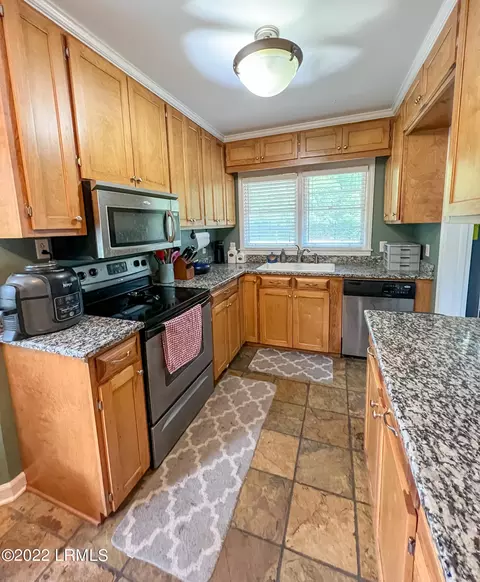 605 W Pulaski Dr, Hampton, SC 29924 photo 2