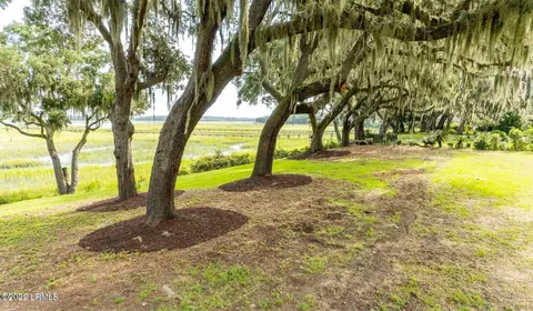 1411 Laudonniere St, Beaufort, SC 29902