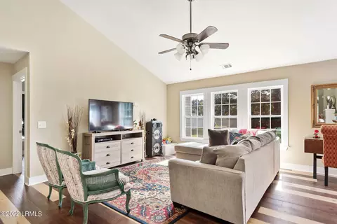 5 Spruce Dr, Bluffton, SC 29910 photo 4