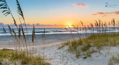 10 Tradewind Ln, Harbor Island, SC 29920