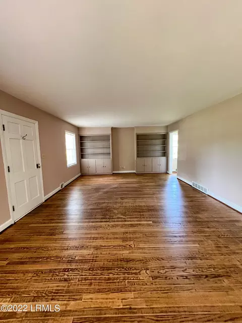 114 Barry Ave, Hampton, SC 29924 photo 9