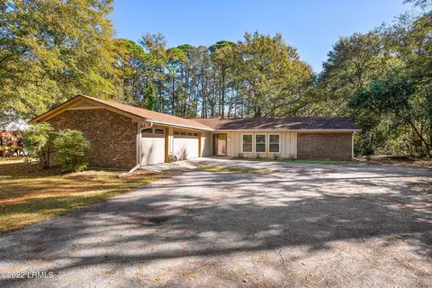 128 Wade Hampton Dr, Beaufort, SC 29907