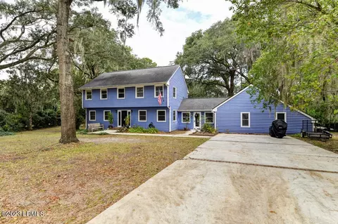 9 Lake Ct, Beaufort, SC 29907