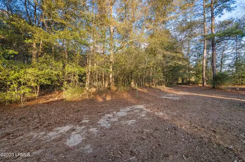 33 Tiny Ln, Smoaks, SC 29481