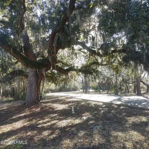 12 Governor Blake Dr, Lady's Island, SC 29907