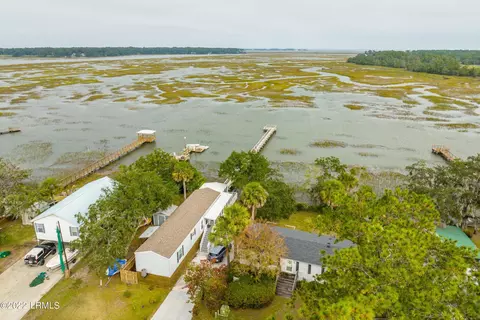 32 Tomahawk Trl, Saint Helena Island, SC 29920