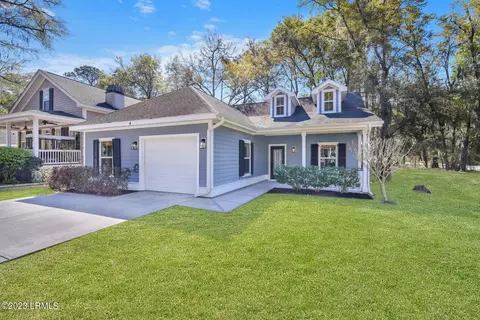 4 Carolina Village Cir, Beaufort, SC 29906