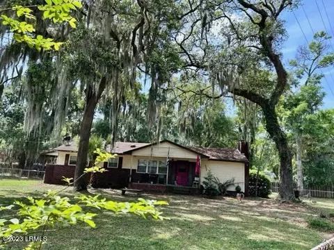 102 Scotch Pine Dr, Beaufort, SC 29902