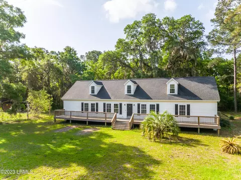 32 Mclane St, Saint Helena Island, SC 29920