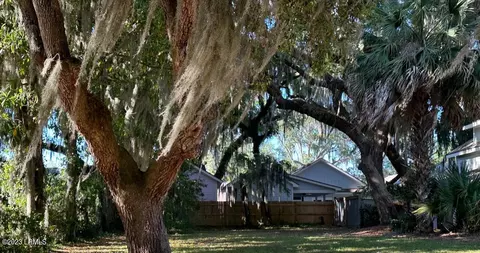 810 11th St, Port Royal, SC 29935