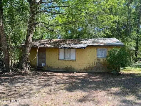 41 Pine Grove Rd, Beaufort, SC 29906