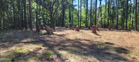 49 Honeysuckle Ln, Beaufort, SC 29907