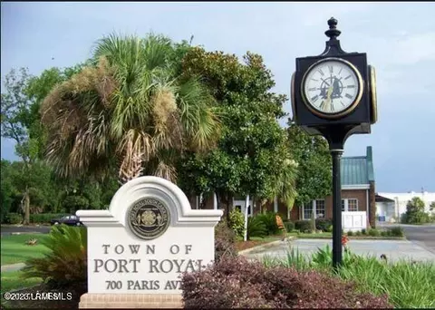 720 13th St, Port Royal, SC 29935
