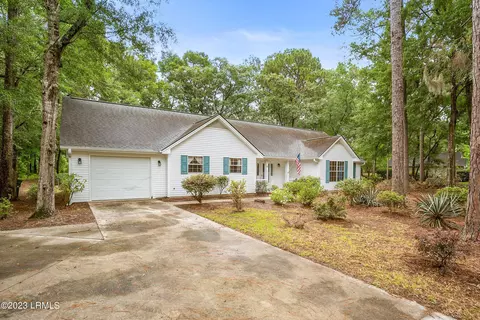 15 Marsh Dr, Beaufort, SC 29907