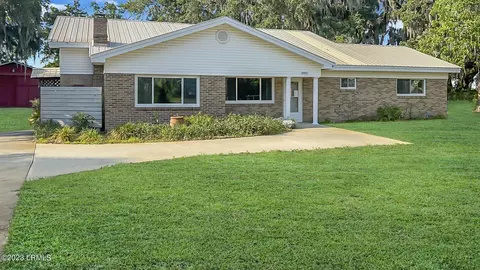 2803 Riverbank Dr, Beaufort, SC 29902