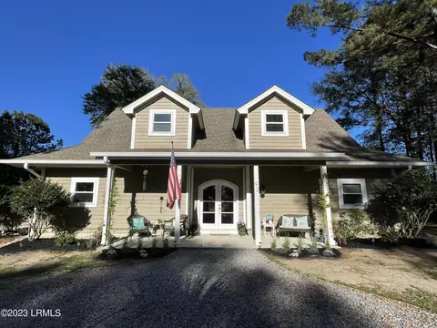 90 Tuscarora Ave, Beaufort, SC 29907