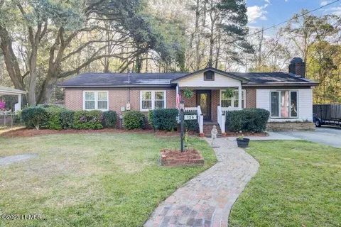 126 Parkwood Cir, Walterboro, SC 29488