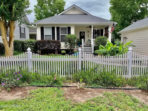 1 Hornsborough Ct, Beaufort, SC 29902
