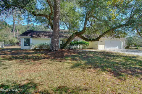 3033 Huron Dr, Burton, SC 29906