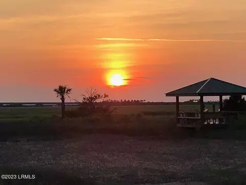 102 Willow Point Rd, Beaufort, SC 29906