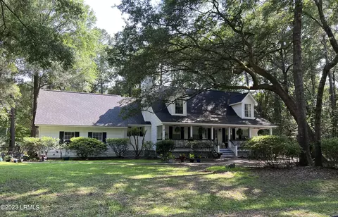 17 Sea Gull Dr, Beaufort, SC 29907