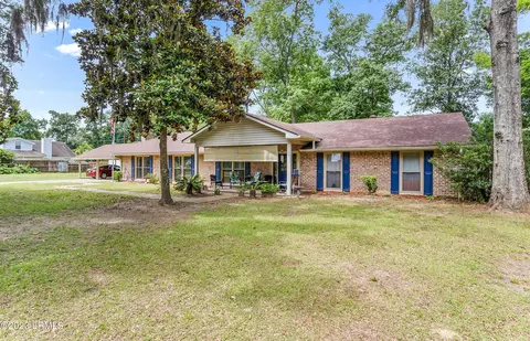 929 Magnolia Bluff Cir, Beaufort, SC 29902
