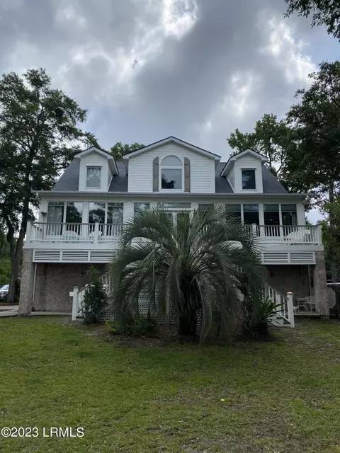 27 Tuscarora Ave, Beaufort, SC 29907