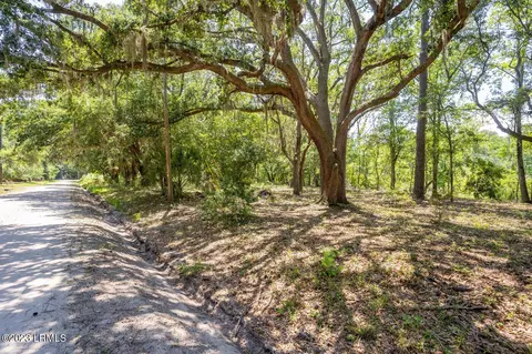 19 Sea Pines Dr, Saint Helena Island, SC 29920