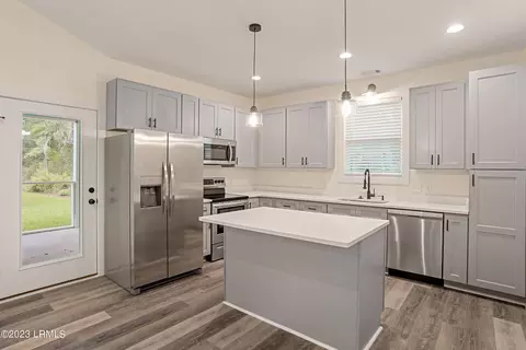 20 Avalon Dr, Beaufort, SC 29907