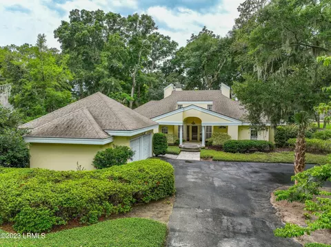 405 Island Cir E, Saint Helena Island, SC 29920
