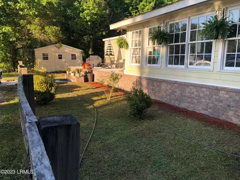 90 Huspah Dr, Seabrook, SC 29940