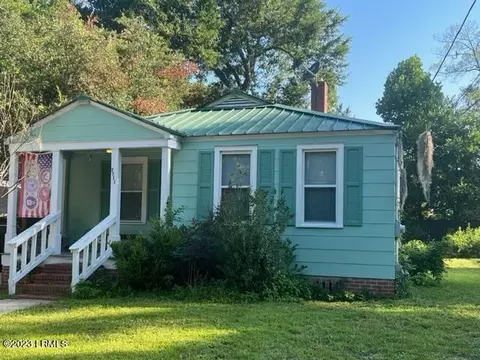 2711 Oaklawn St, Beaufort, SC 29902
