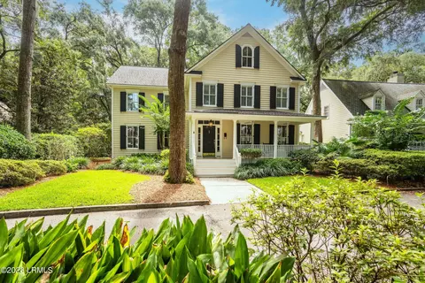 10 Waterside Dr, Beaufort, SC 29907