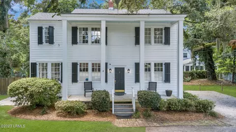 810 Ribaut Rd, Beaufort, SC 29902