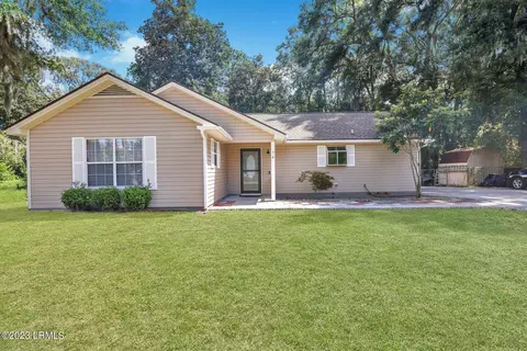 9 Oyster Factory Rd, Beaufort, SC 29907