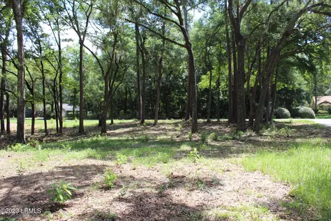 41 Walnut Hill St, Beaufort, SC 29907