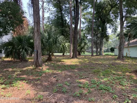 665 S Reeve Rd, Dataw Island, SC 29920