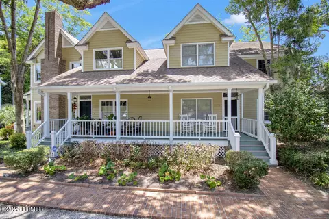 301 New St #B, Beaufort, SC 29902