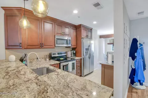 50 Yacht Cove Dr #422, Hilton Head Island, SC 29928