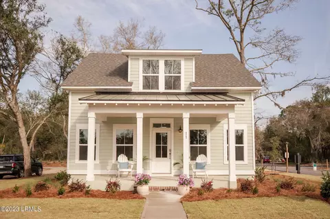 11 Middle Island St, Beaufort, SC 29907