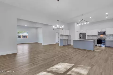 264 W Palmetto Ave, Varnville, SC 29944