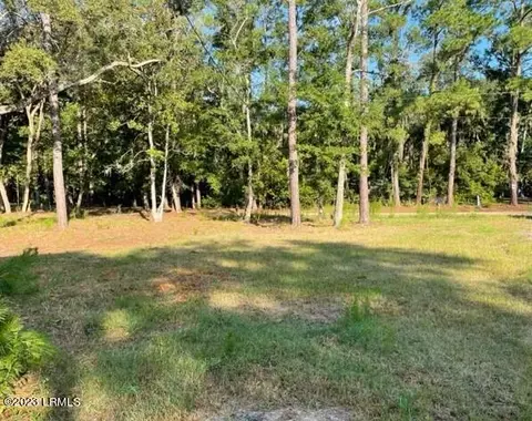 40 Sea Pines Dr, Saint Helena Island, SC 29920