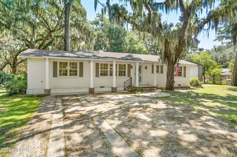 1311 Newcastle St, Beaufort, SC 29902