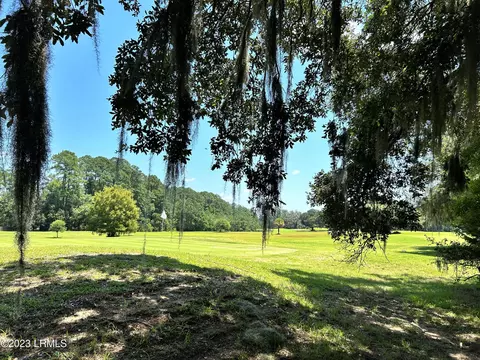 92 Tuscarora Ave, Beaufort, SC 29907