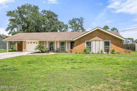 2213 Salem Dr E, Beaufort, SC 29902