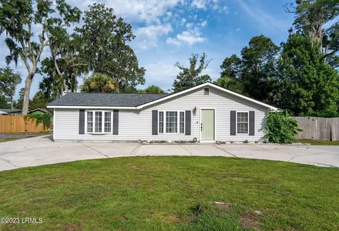 915 Belleview Cir W, Beaufort, SC 29902