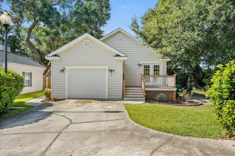 7 Hornsborough Ct, Beaufort, SC 29902