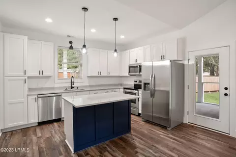 24 Avalon Dr, Beaufort, SC 29907
